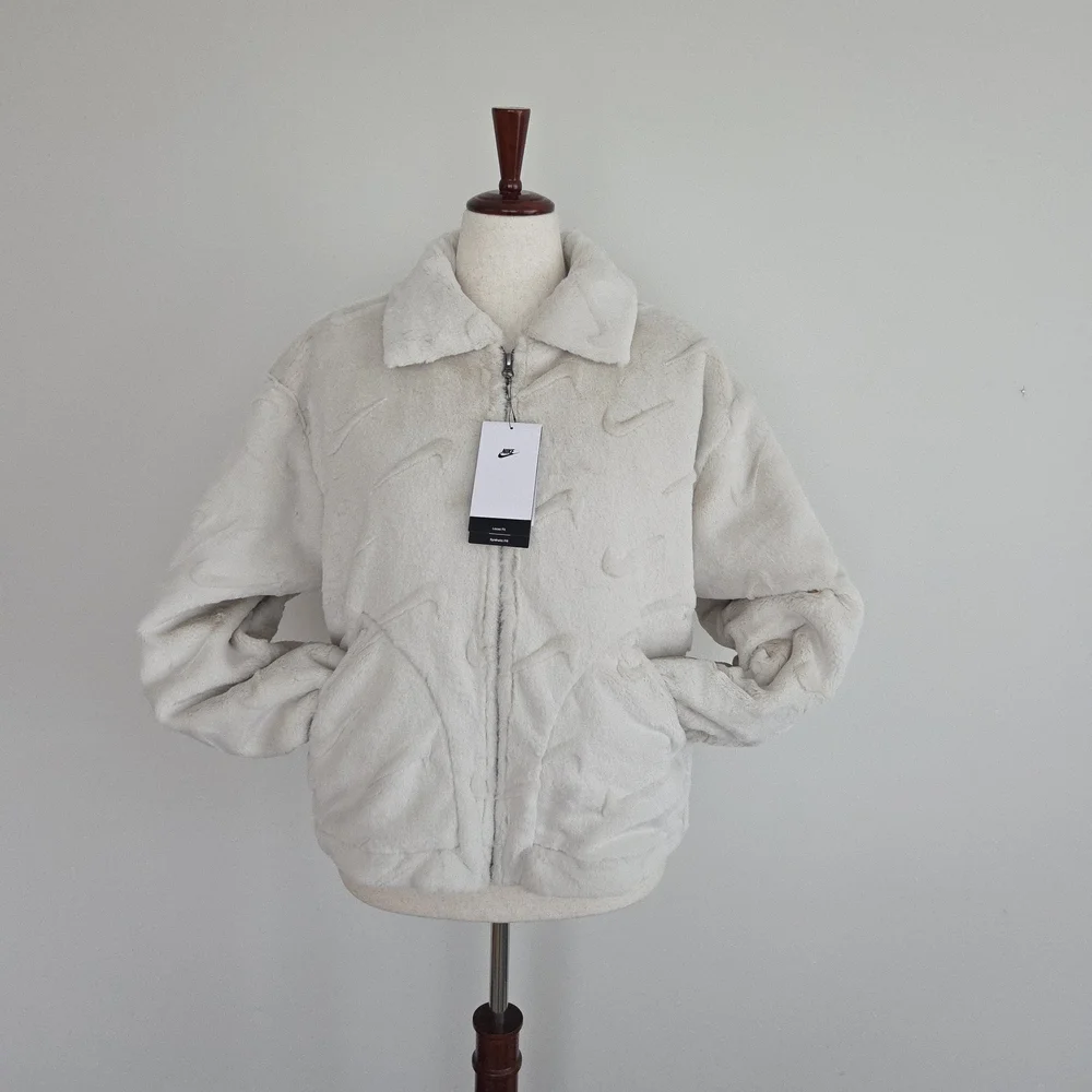 Nike Women's Sportswear Essentials Printed Plush Faux Fur Jacket Size Large - Picture 2 of 6